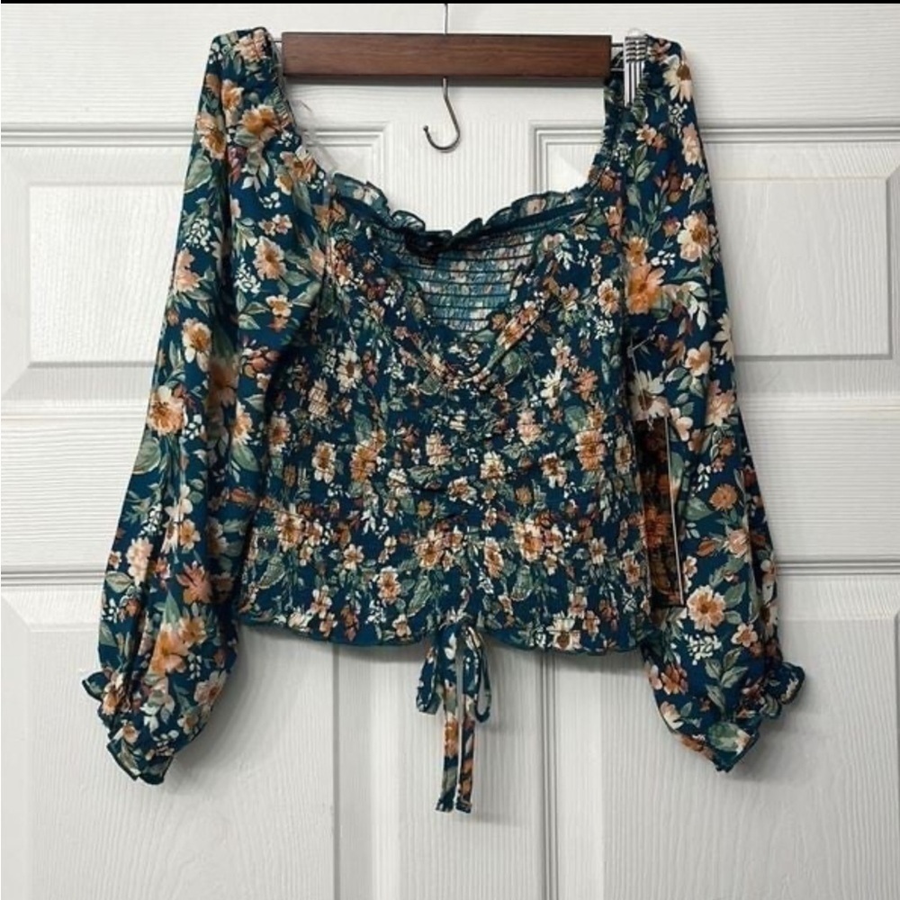 Womens Meduim Blouse, Ruffles